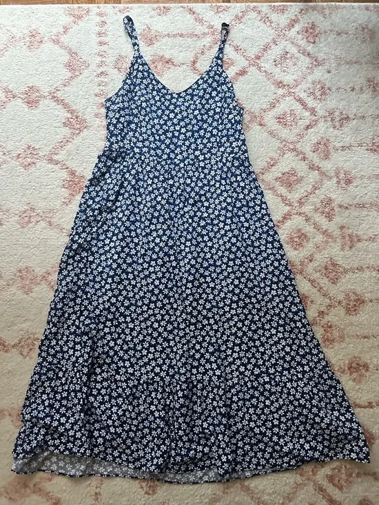 Old Navy Ditsy Floral Smocked Midi Dress - Picture 1 of 4